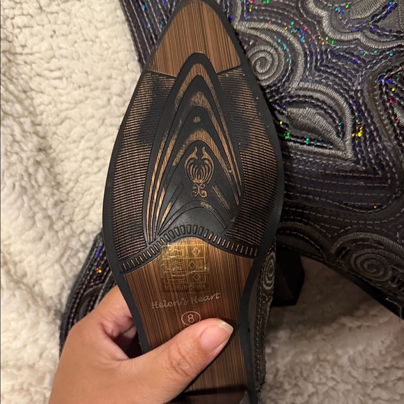 Elegant Gray Patterned Women's Heeled Boots - Picture 4 of 5